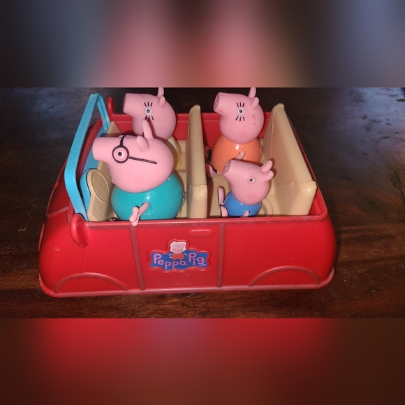 Peppa Pig Sounds Convertible Family Car with 4 Figures - Picture 2 of 5